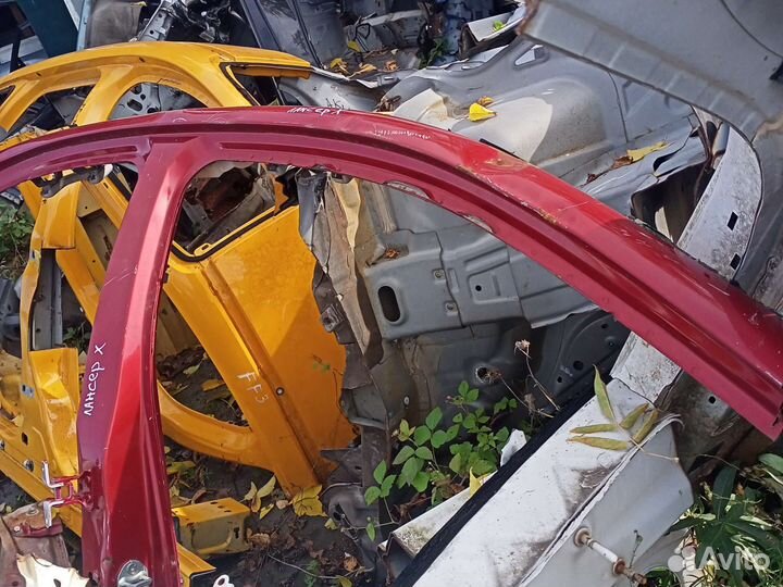 Правая боковина Митсубиси Лансер 10