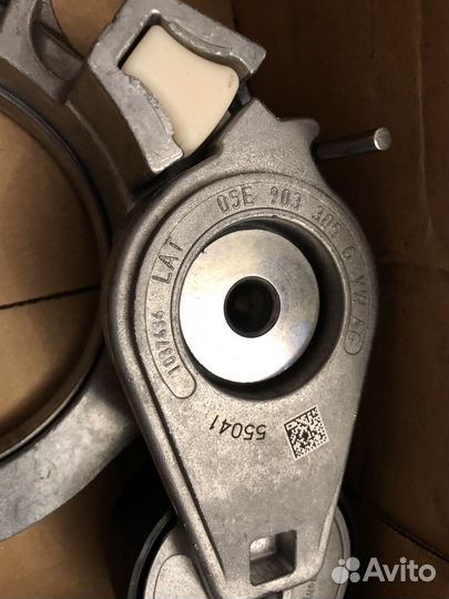 Натяжитель ремня VAG 05E903305G новый