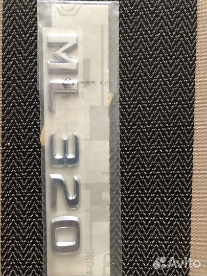 Шильдик ML 320