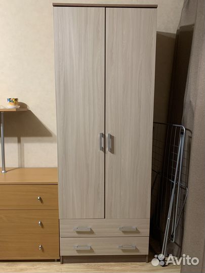 Школьная мебель (стол+шкаф)