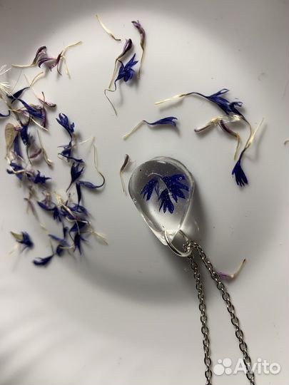 Кулон ручной работы с васильками