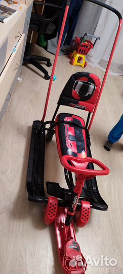 Снегокат с ручкой и колесами