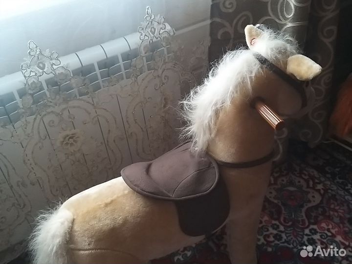 Лошадь каталка музыкальная