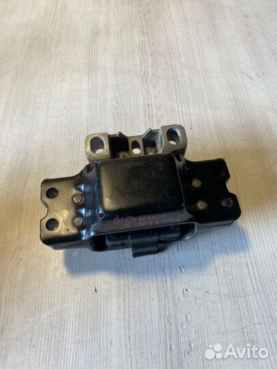 Подушка кпп левая Volkswagen Golf 5 BSE