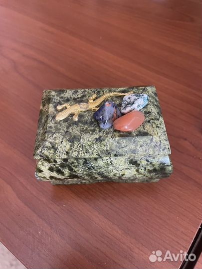 Шкатулка из малахита