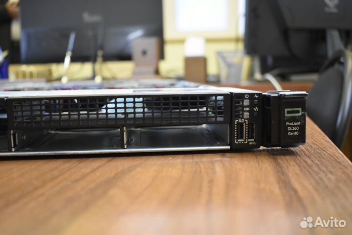 Сервер HP ProLiant DL360 Gen10 8SFF 2*800w