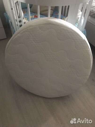 Детская кроватка с поперечным маятником