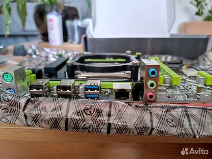 Материнская плата qiyida LGA2011