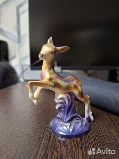 Фарфоровая статуэтка олененок