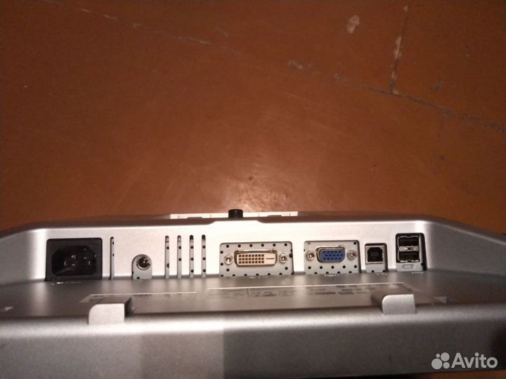 Монитор dell 20