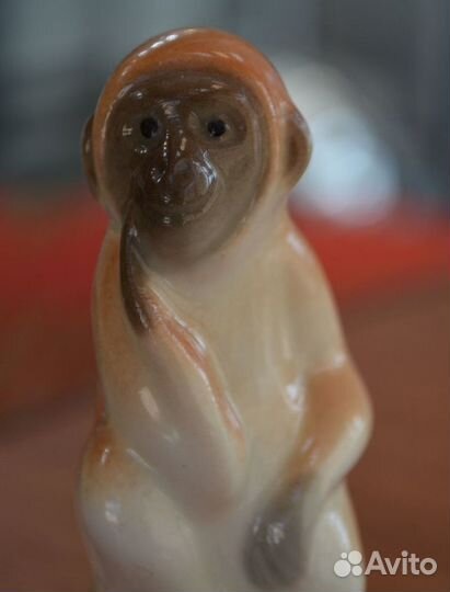Мини фарфоровая статуэтка- обезьянка.лфз