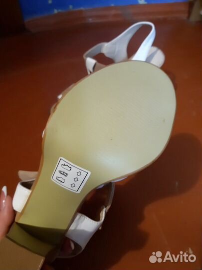 Босоножки женские