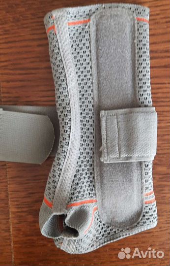 Ортез на лучезапястный сустав правый