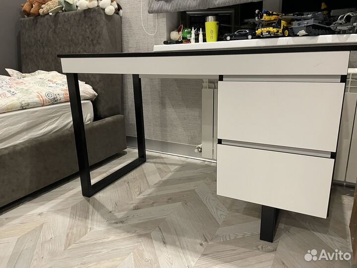 Письменный стол