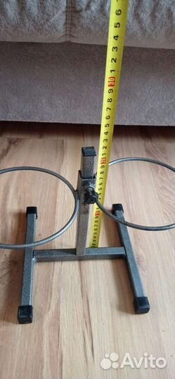 Подставка для корма, кормушка