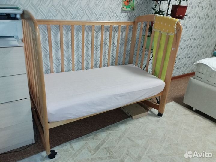 Детская кроватка+ матрас+наматрасник