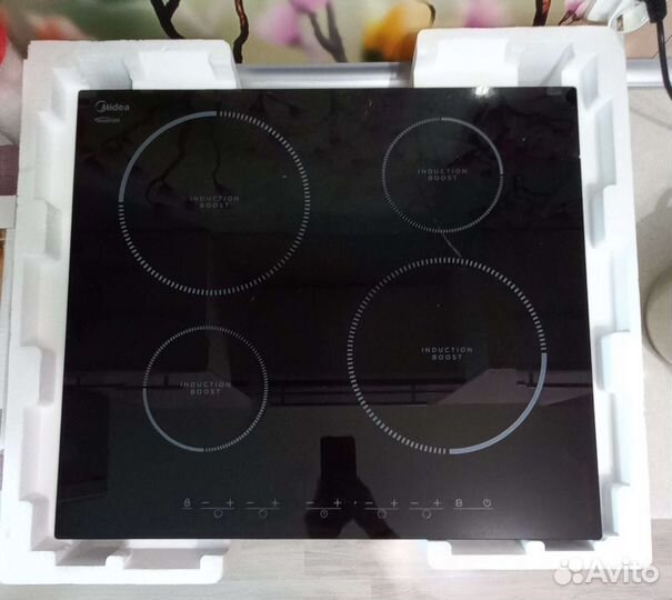 Варочная индукционная панель midea