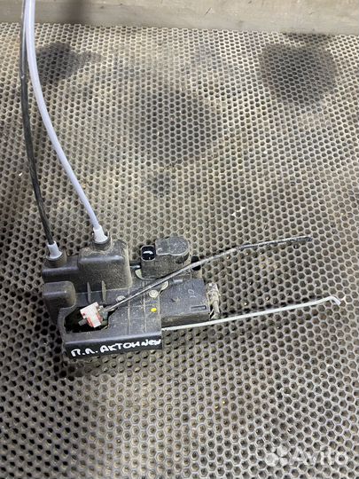 Замок двери передний левый Actyon New Актион