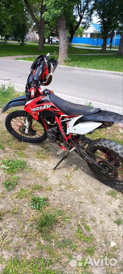 Продаётся бодрый мотоцикл кросс-эндуро