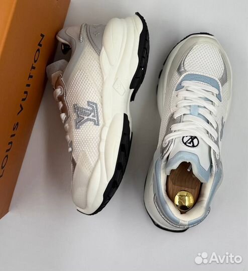 Кроссовки женские