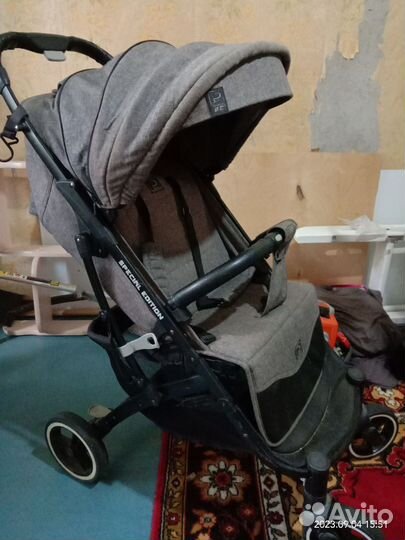 Прогулочная коляска