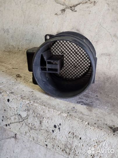 Датчик массового расхода воздуха Cadillac srx 1