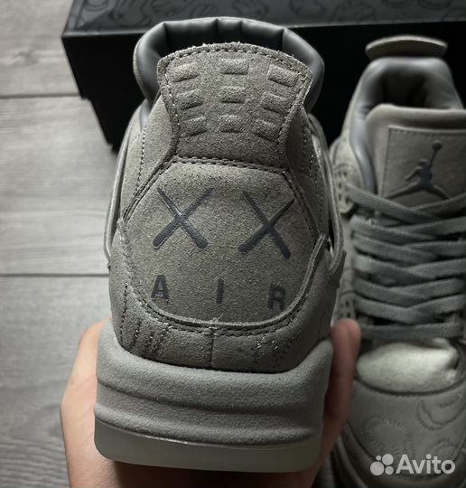 Nike air jordan 4 retro kaws