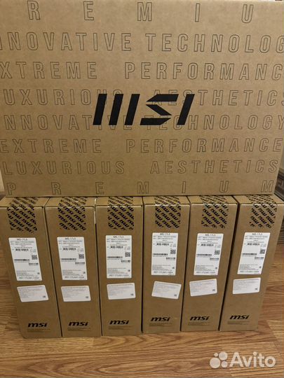 Ноутбук игровой MSI Katana 17 B12UCR-1024XRU