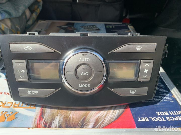 Блок управления климат-контролем Toyota Corolla