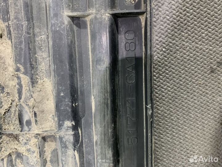 Накладка подножки правой Лексус LX570 51771-6A180