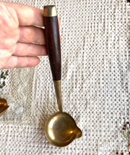 Половник соусник латунь дерево винтаж Италия