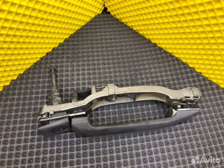 Ручка двери передняя левая Mercedes-Benz 190E W201