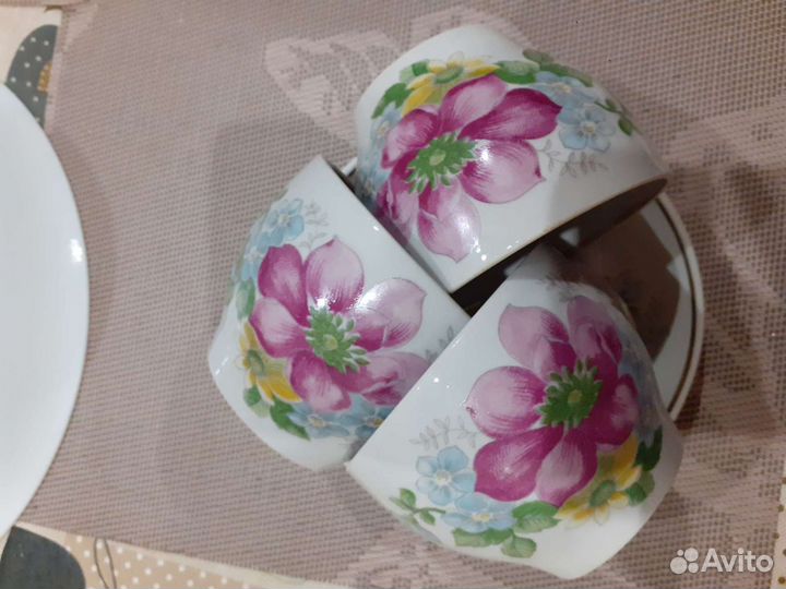 Фарворовые чашечки с блюдцами