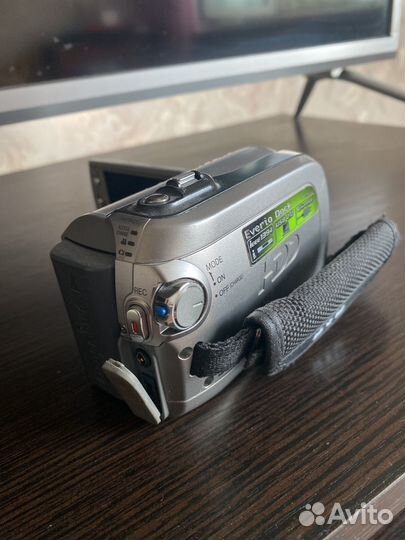 Цифровая видеокамера jvc everio