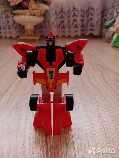 Робот трансформер формула-1 из 90 годов