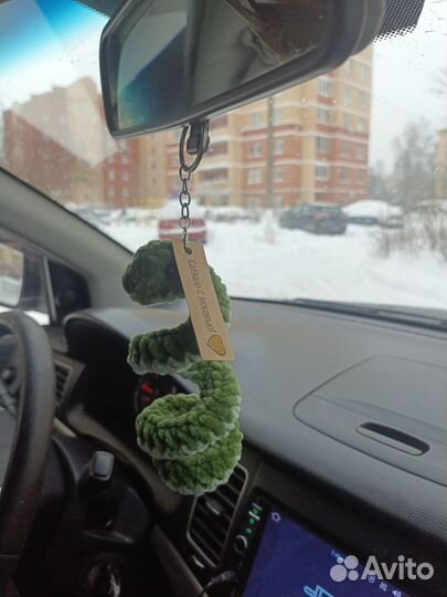 Подвеска в авто на зеркало змея