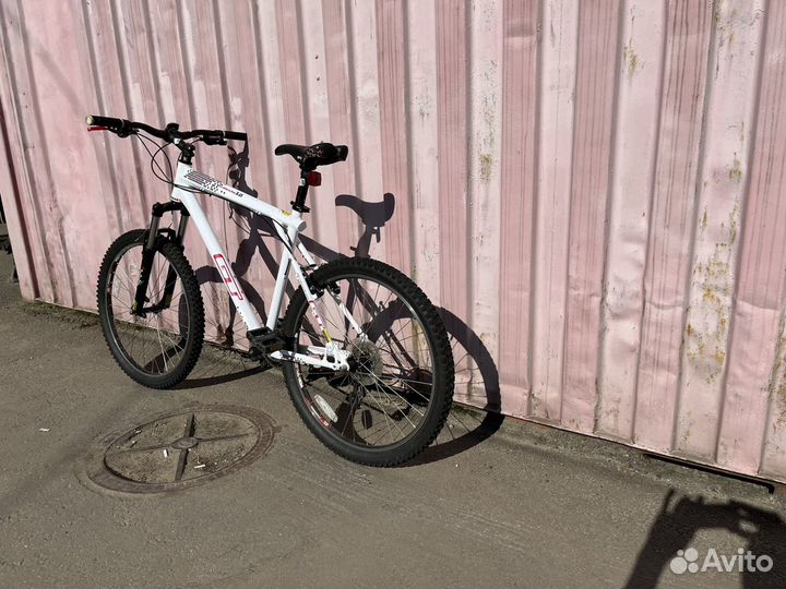 Велосипед GT avalanche 3.0