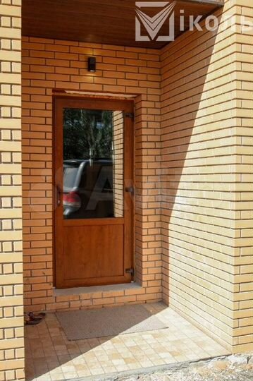 Дом 193,9 м² на участке 1 сот.