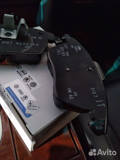 Тормозные колодки 5K0698151