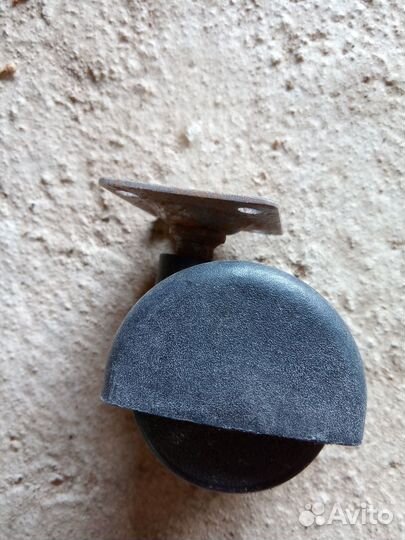 Колеса для офисного кресла и тумбочек разные