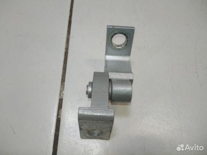 Петля двери передней правой верхняя Volkswagen Tig