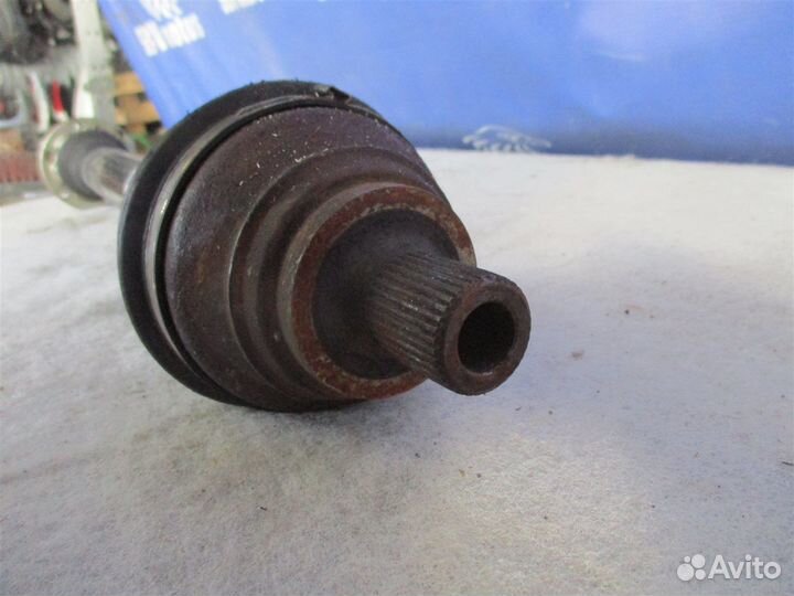 Привод передний правый Volkswagen Golf 6 5K1 caxa