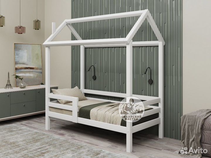 Детская кровать домик из дерева