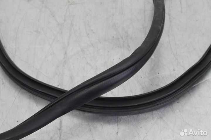 Уплотнитель кузова передней правой двери Hyundai