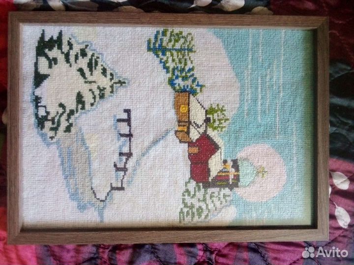 Картина вышита крестиком
