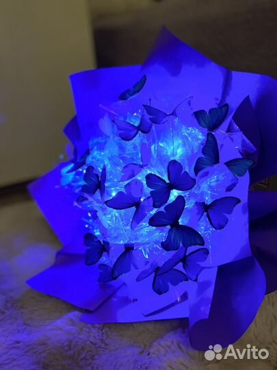 Букет из бабочек с подсветкой