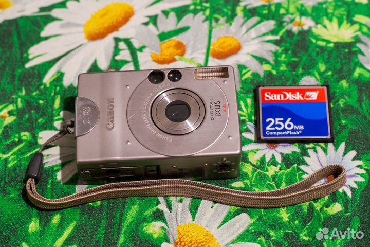 Y2k Canon digital ixus pc1001