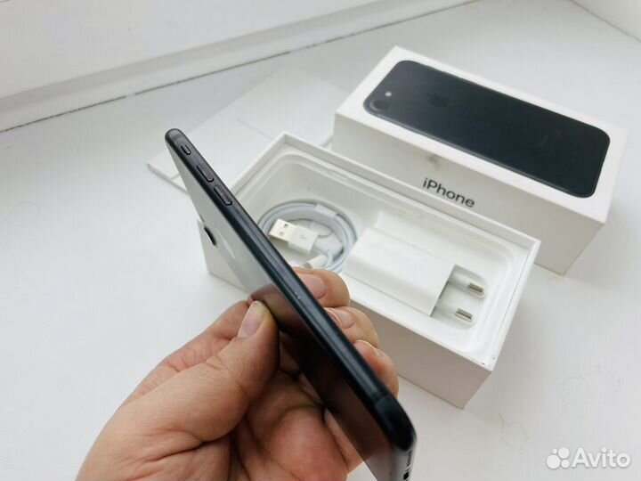 iPhone 7, 32 ГБ
