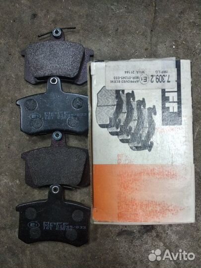 Комплект тормозных колодок задний Audi A4 B5