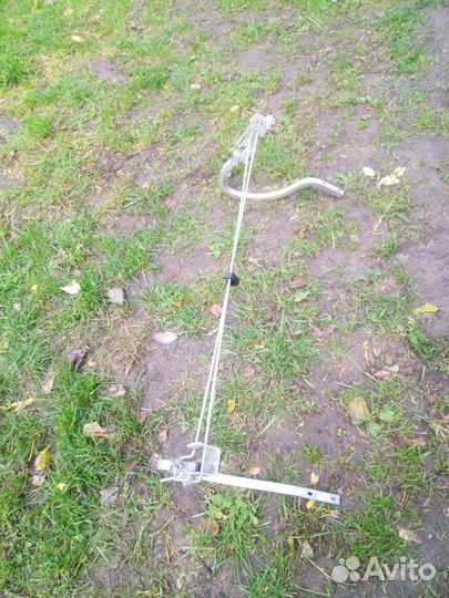 Продам петли крышки багажника на Шевроле Кобальт